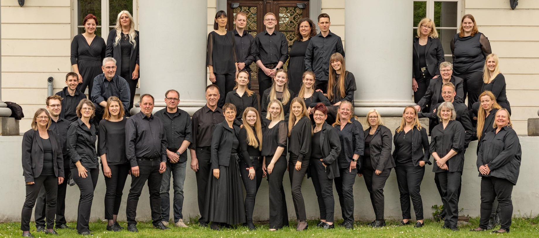 Gruppenbild mit voller Besetzung des Orchester Flutes&Percussion